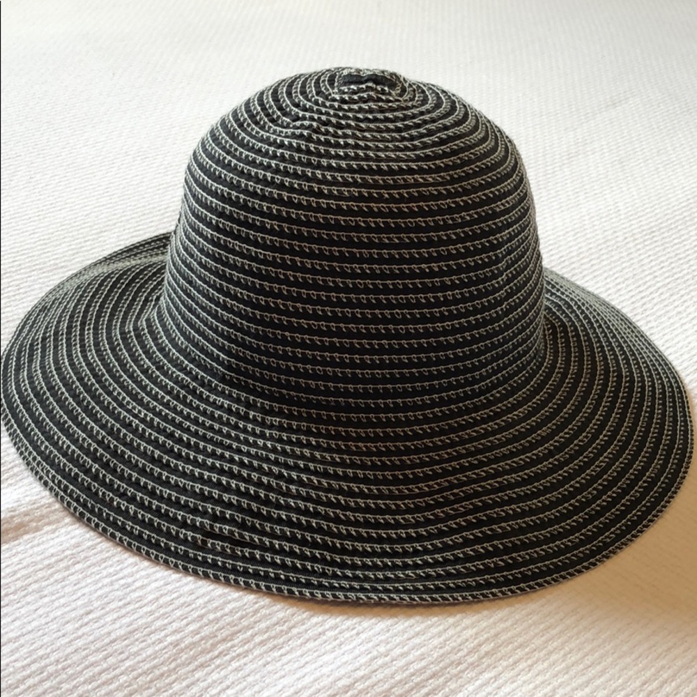 BOARDWALK STYLE packable Sun Hat Black + White